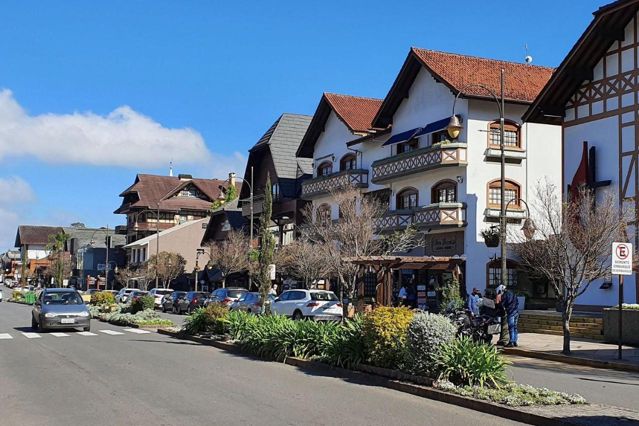 4 quartos, 4 banheiros, 150m da Rua Coberta Gramado Exterior foto