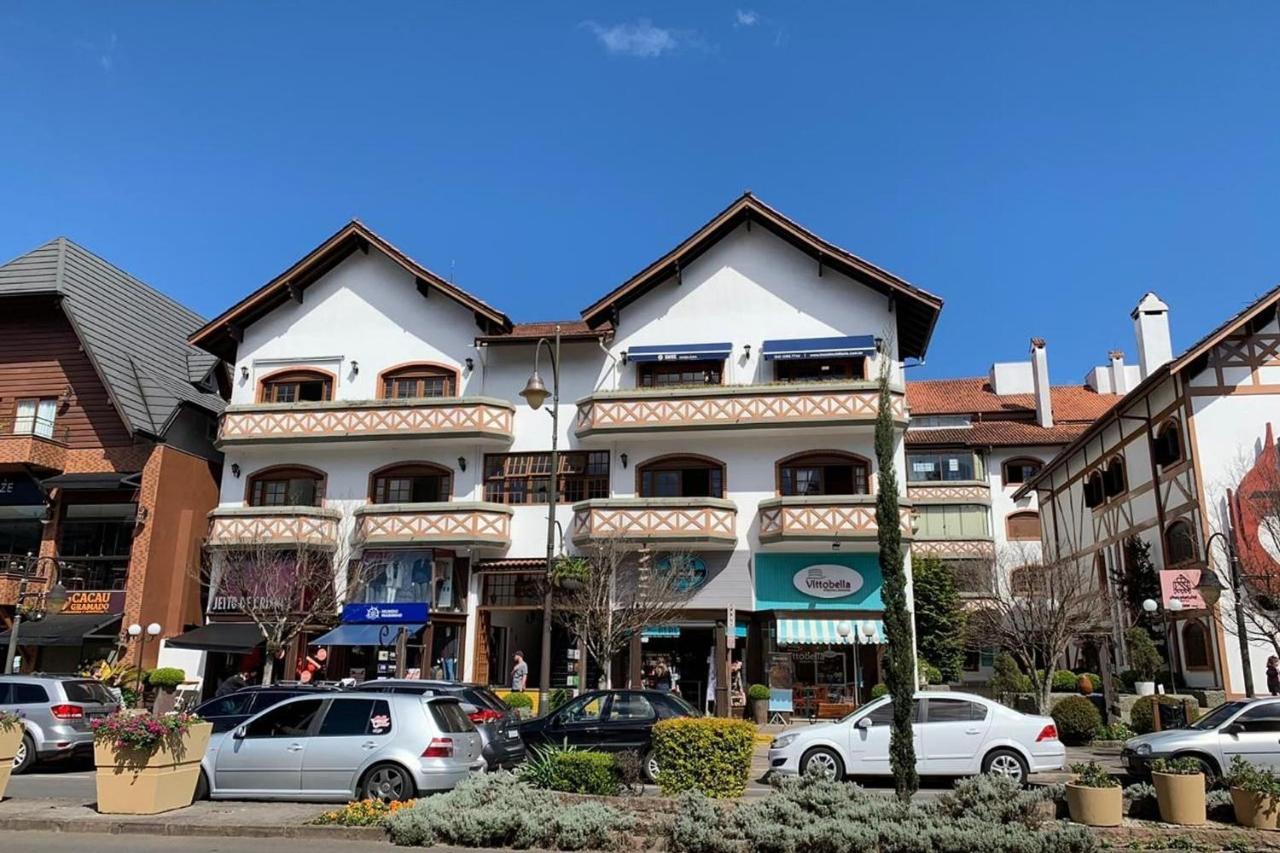 4 quartos, 4 banheiros, 150m da Rua Coberta Gramado Exterior foto