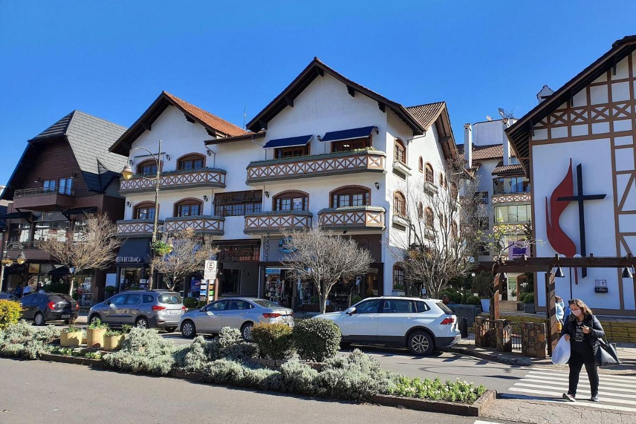 4 quartos, 4 banheiros, 150m da Rua Coberta Gramado Exterior foto